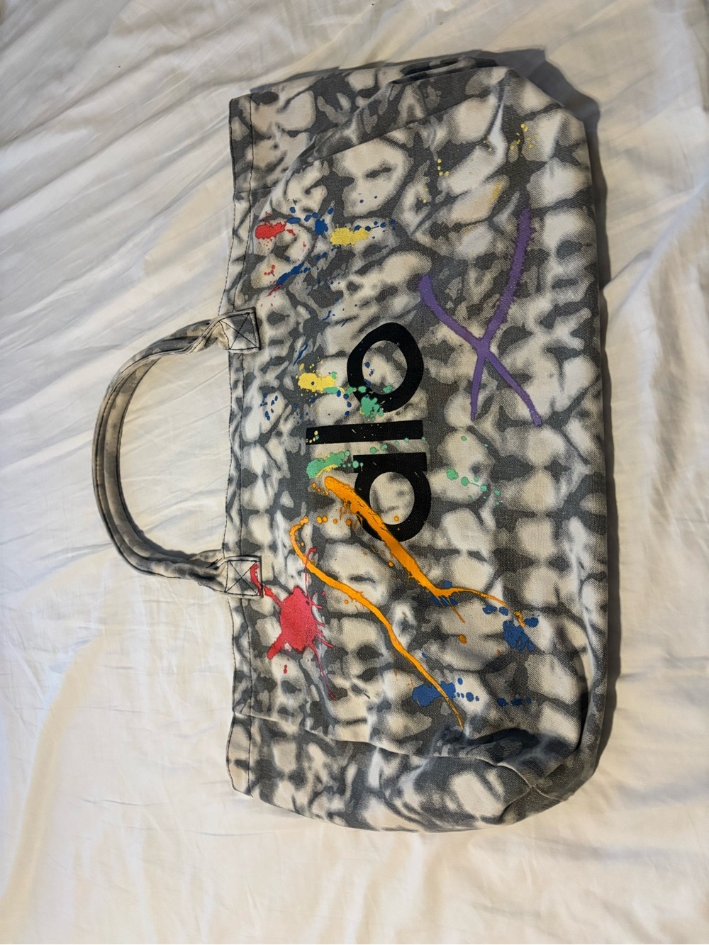 ALO Yoga Gray Tie-Dye Tote with Multicolor Paint Splatter used Preowned - Picture 6 of 8